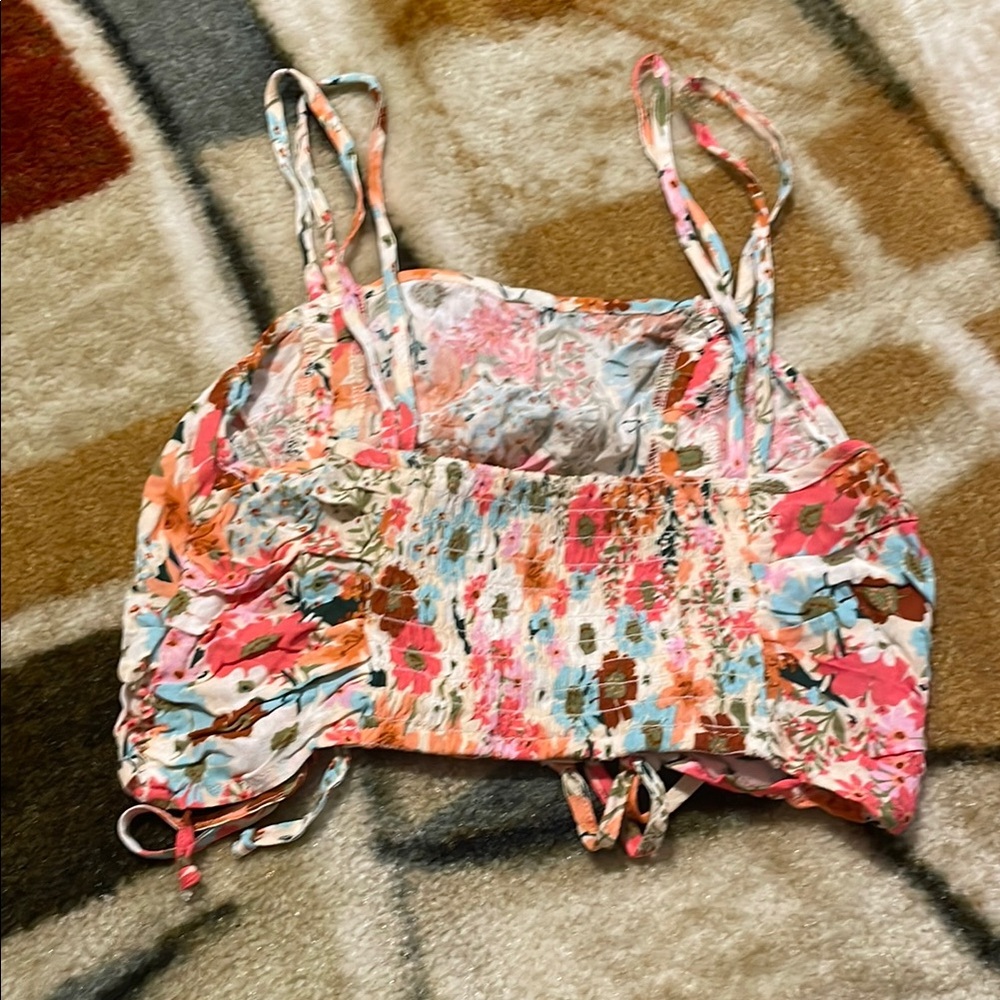 Floral Ruched Crop Top - Picture 2 of 2